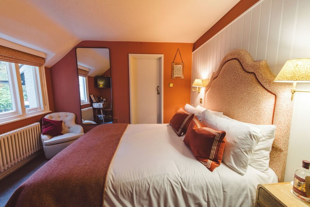 Bel & The Dragon Churt Comfy Double room 7