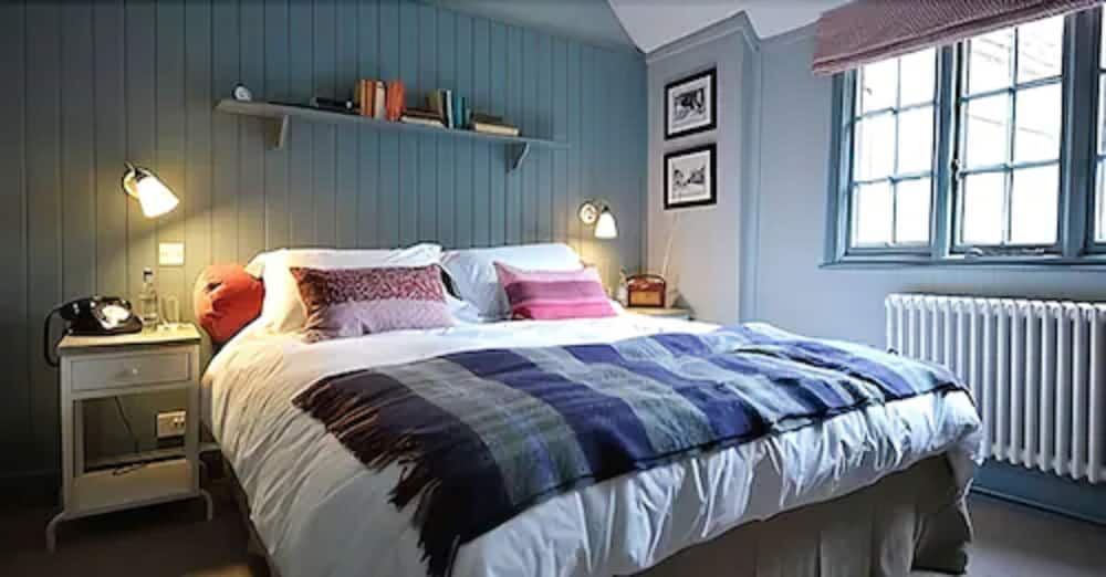 Bel & The Dragon Churt Comfy Double room 3