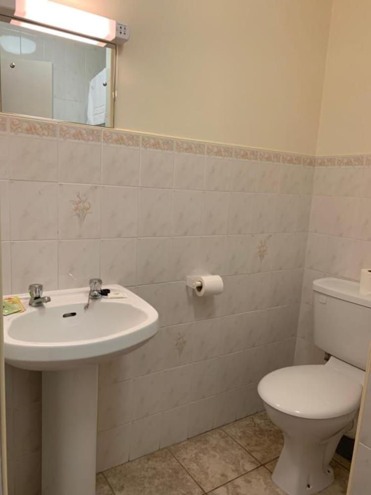 OYO Wave Crest Hotel Double Room, 1 Twin Bed (Compact) 2