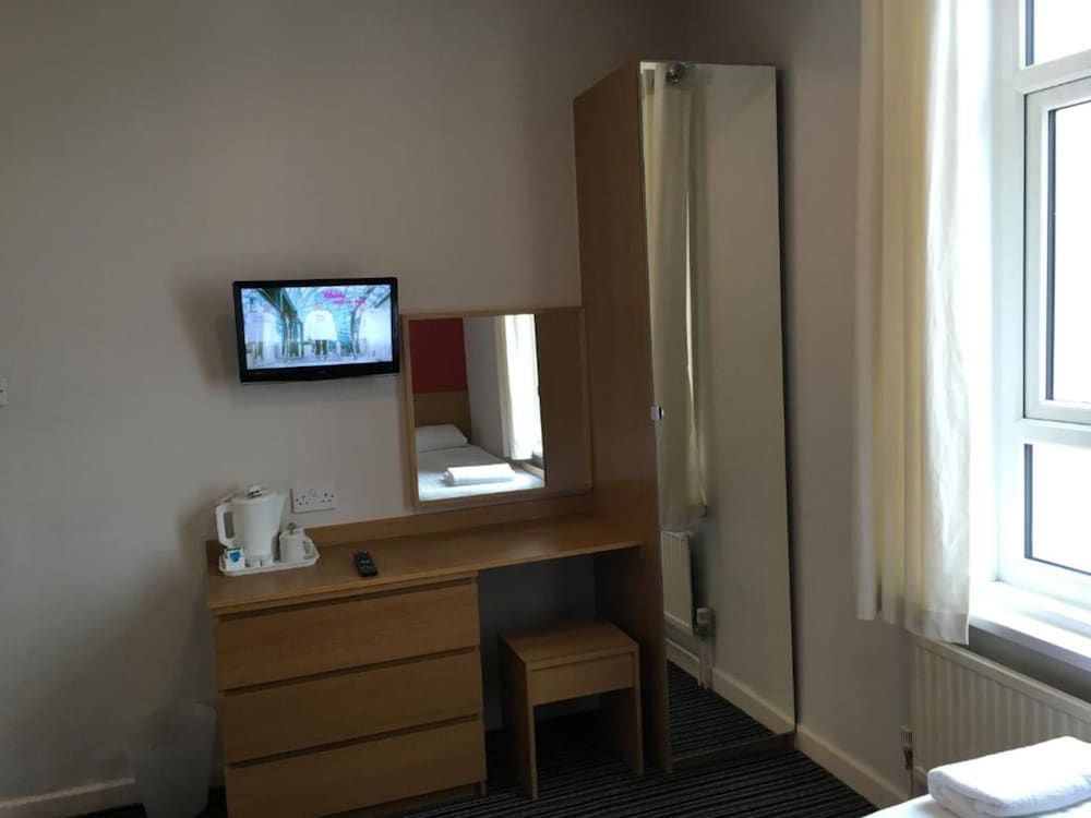 OYO Wave Crest Hotel Double Room, 1 Twin Bed (Compact) 4