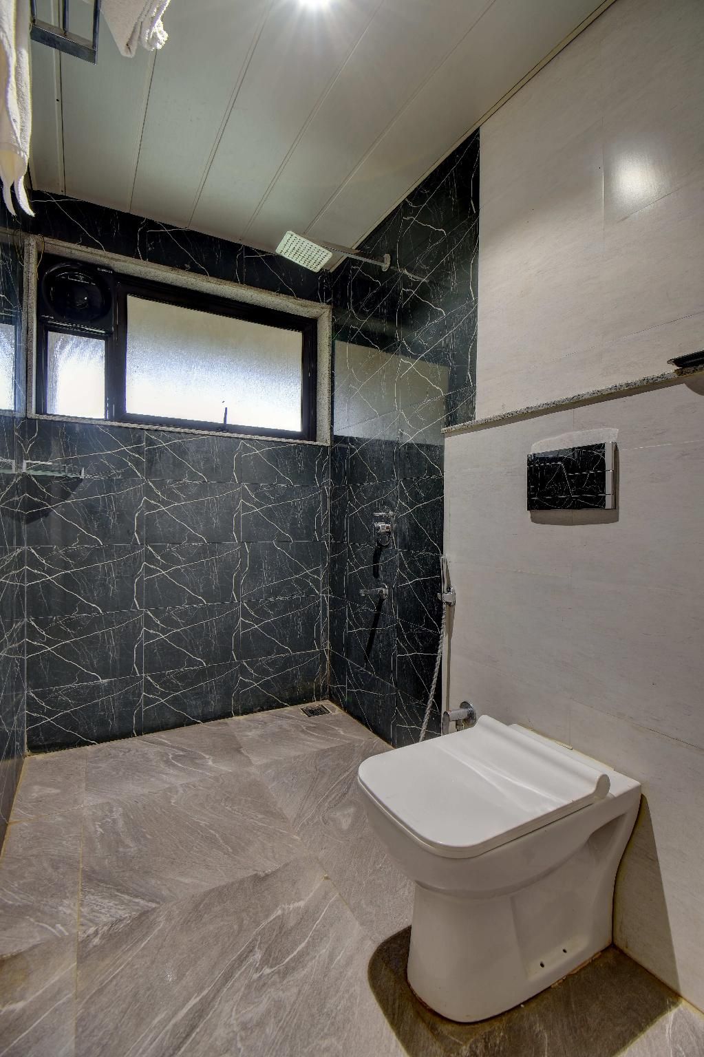 Peninsula Beach Resort Deluxe Double Room 3