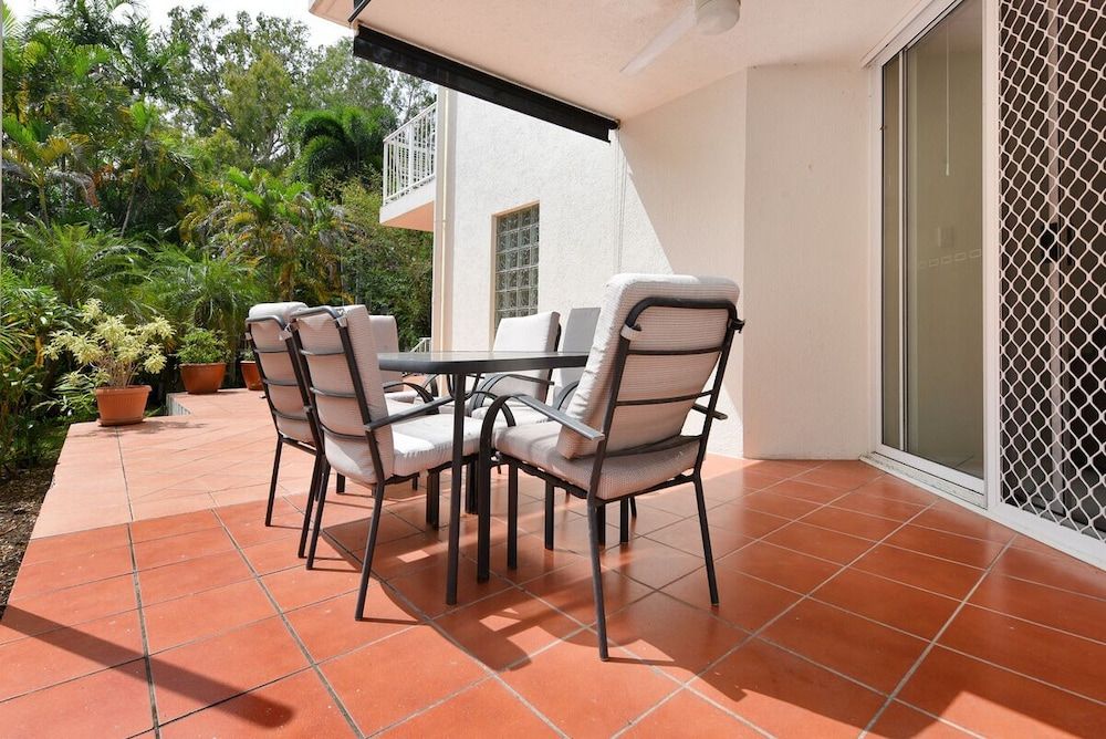 One-Bedroom King with Sofa Bed - Garden View