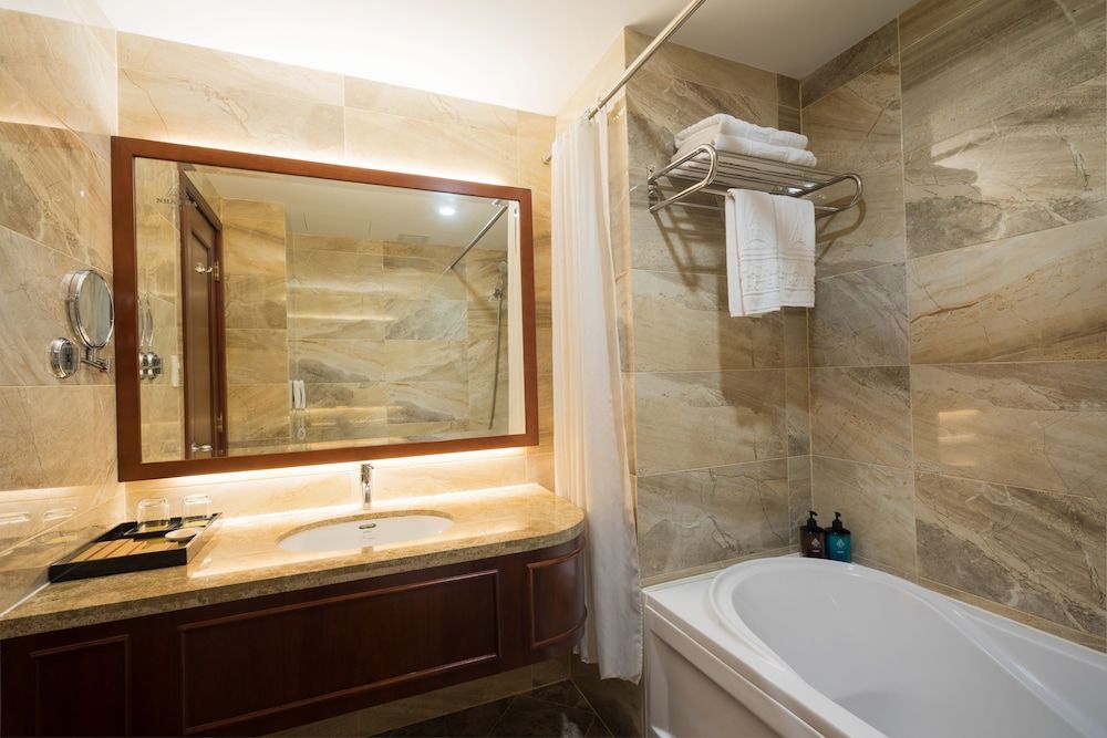 Nhat Ha 1 Hotel Superior Queen No Window 5