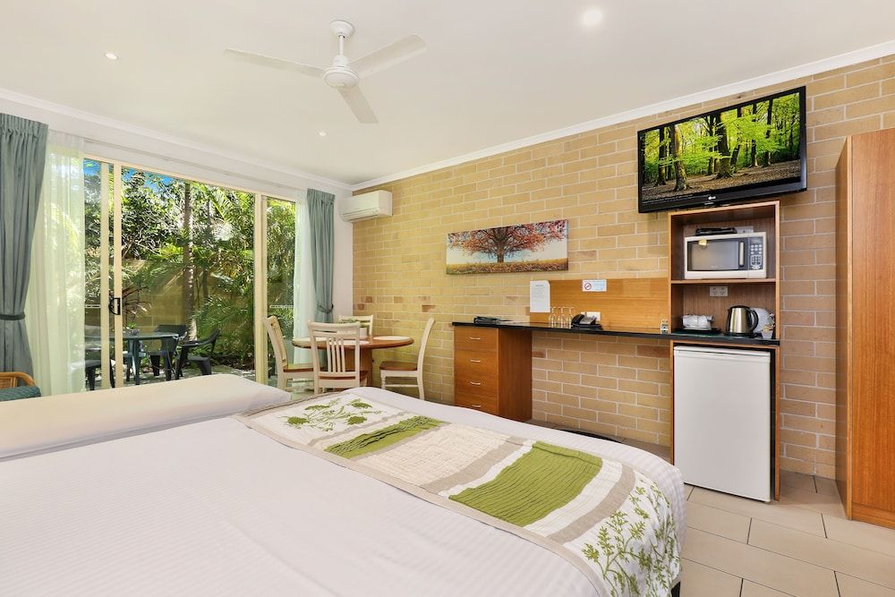 Superior, Queen and 1 Twin, Garden View, Balcony/Patio, Private Garden
