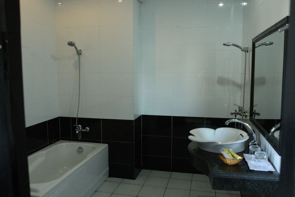 Vimean Sovannaphoum Resort Standard Triple Room 8