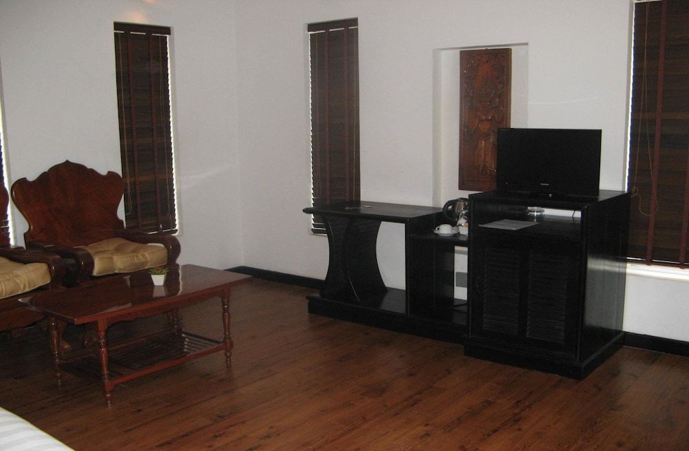 Vimean Sovannaphoum Resort Standard Triple Room 9