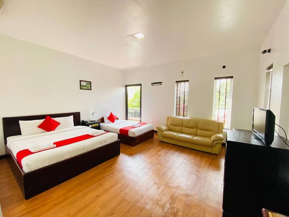 Vimean Sovannaphoum Resort Standard Triple Room 4