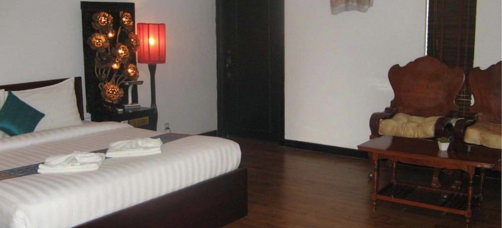 Vimean Sovannaphoum Resort Standard Triple Room 2