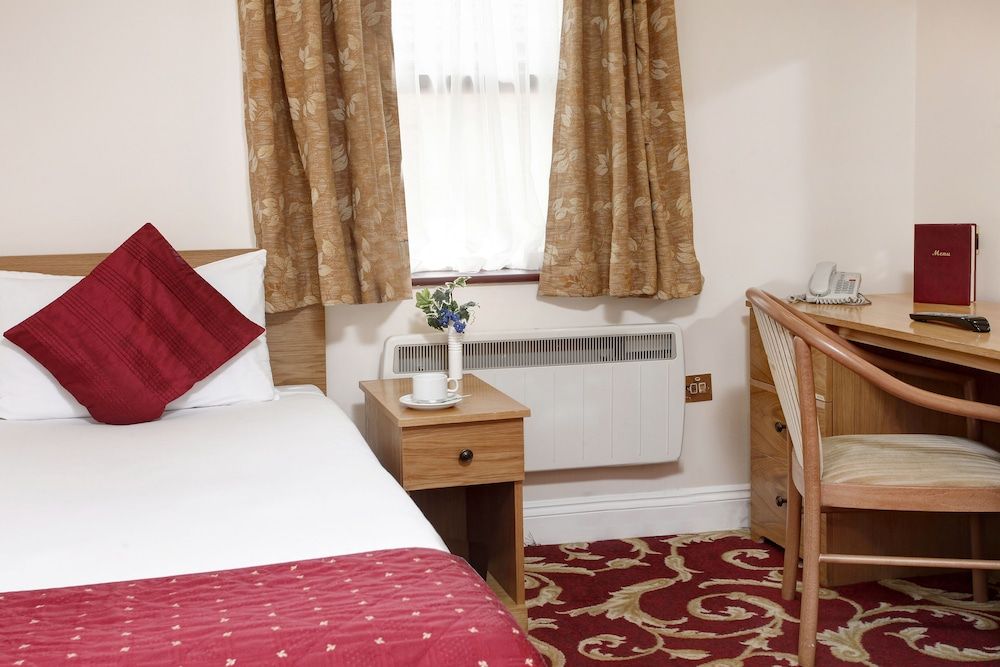 Best Western Greater London Hotel Standard Room, 1 Twin Bed, Non Smoking 2