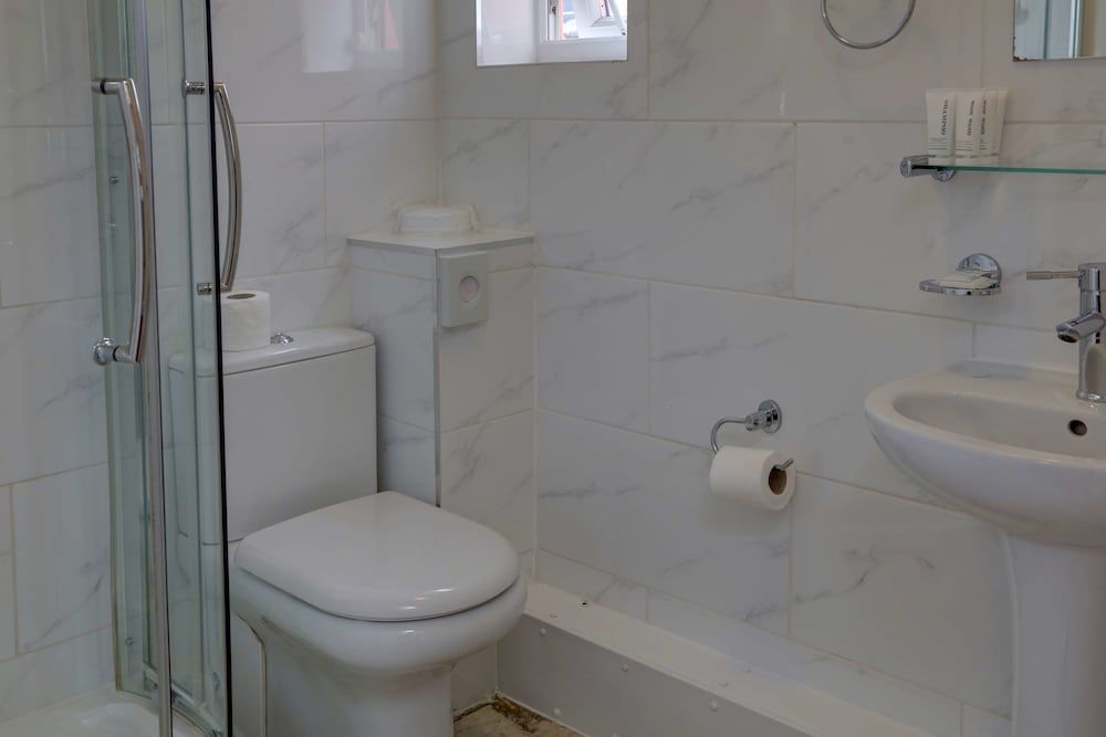 Best Western Greater London Hotel Standard Room, 2 Twin Beds, Non Smoking 13