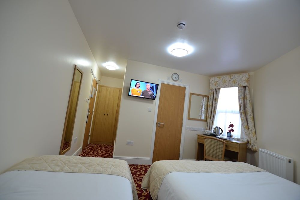 Best Western Greater London Hotel Standard Room, 2 Twin Beds, Non Smoking 7