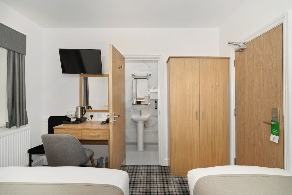Best Western Greater London Hotel Standard Room, 2 Twin Beds, Non Smoking 18