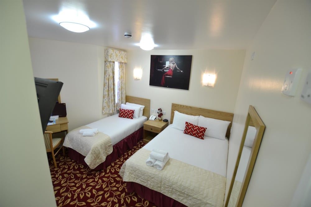 Best Western Greater London Hotel Standard Room, 2 Twin Beds, Non Smoking 8