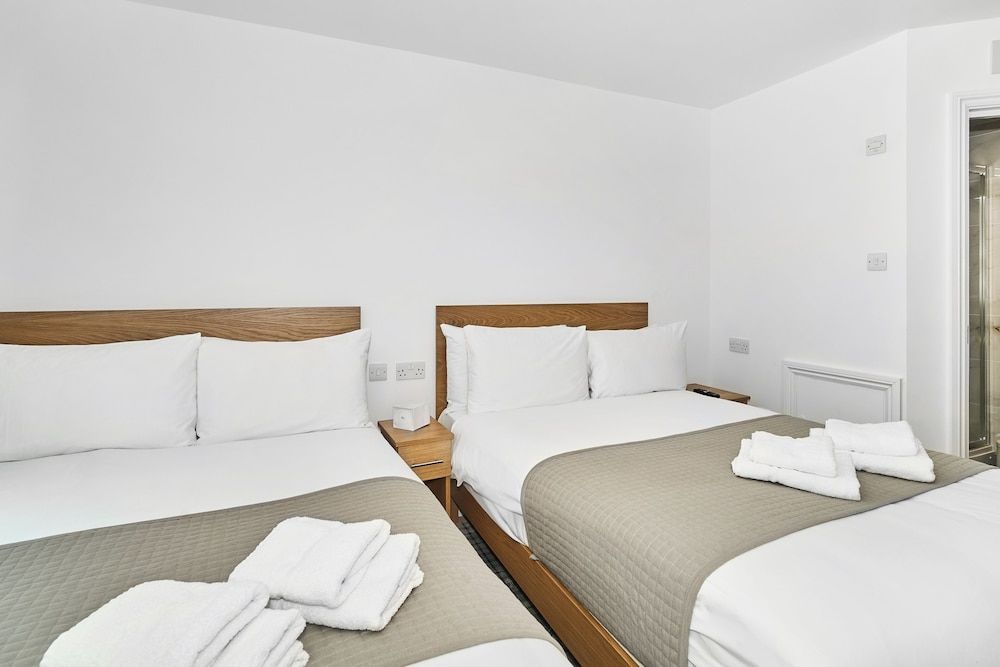 Best Western Greater London Hotel Standard Room, 2 Twin Beds, Non Smoking 3