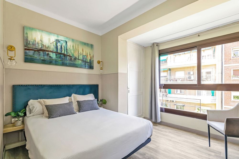 Panoramic apartment, 3 bedrooms, views of Sagrada Familia/shared roof terrace