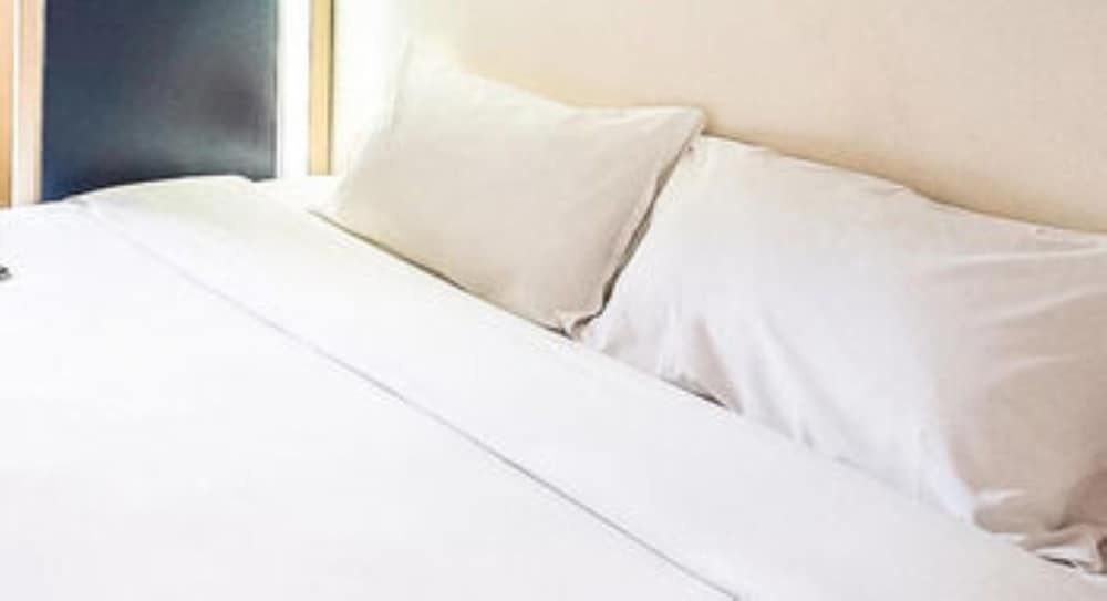 ibis budget Melbourne CBD Standard Twin Room, 2 Twin Beds 6