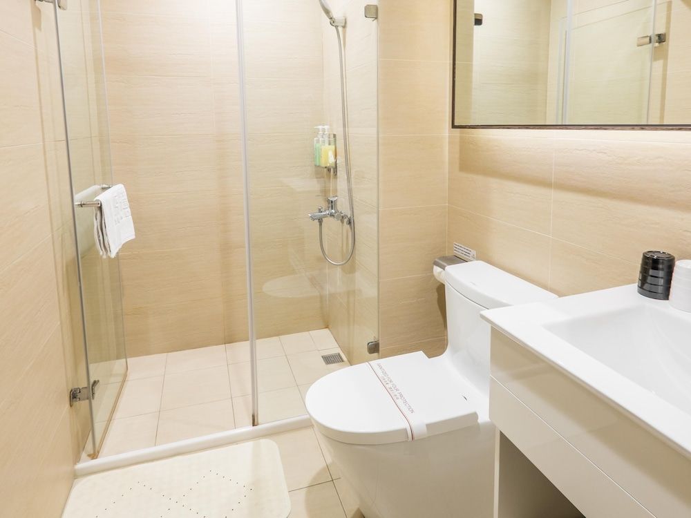 Talmud Hotel Taichung Standard Triple Room 4