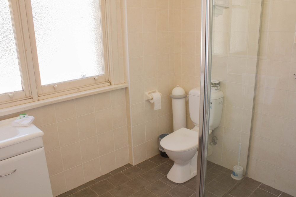 Gardners Inn Hotel Standard Double with shared bathroom 5