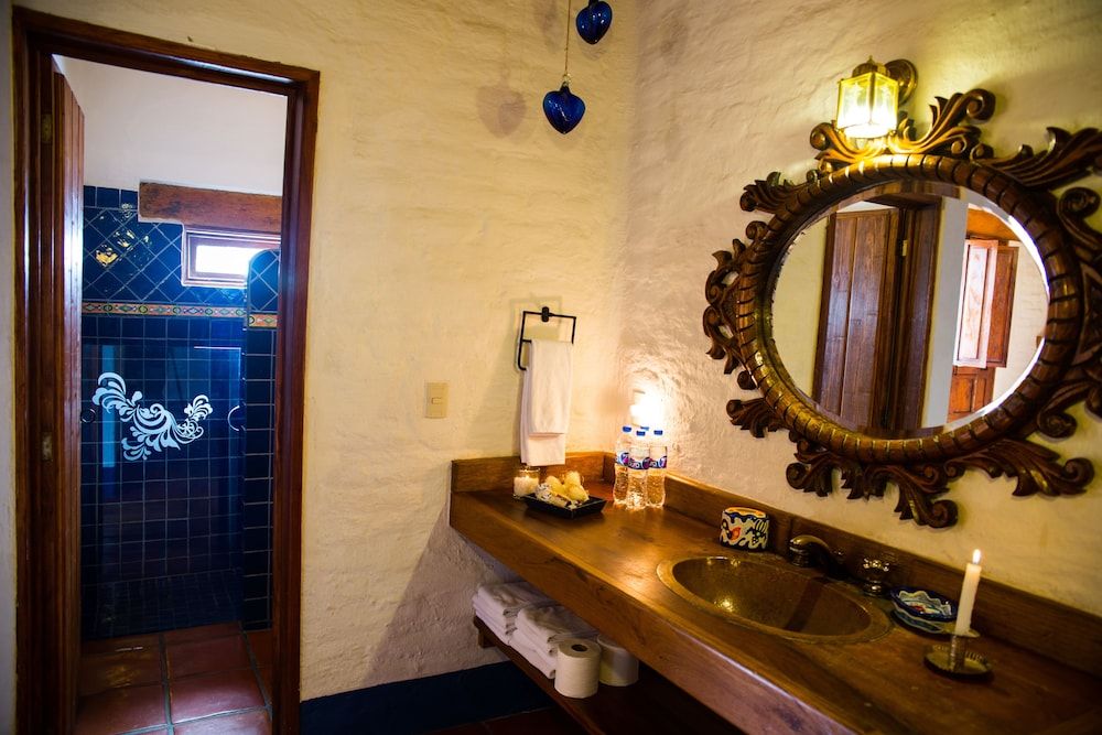 Hotel La Casona Junior Suite, Fireplace 2