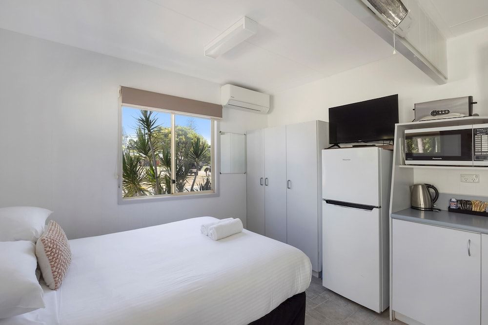 Economy Cabin - Sleeps 4