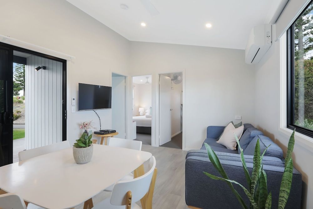 Reflections Forster Beach - Holiday Park Deluxe Cabin - Sleeps 5 7