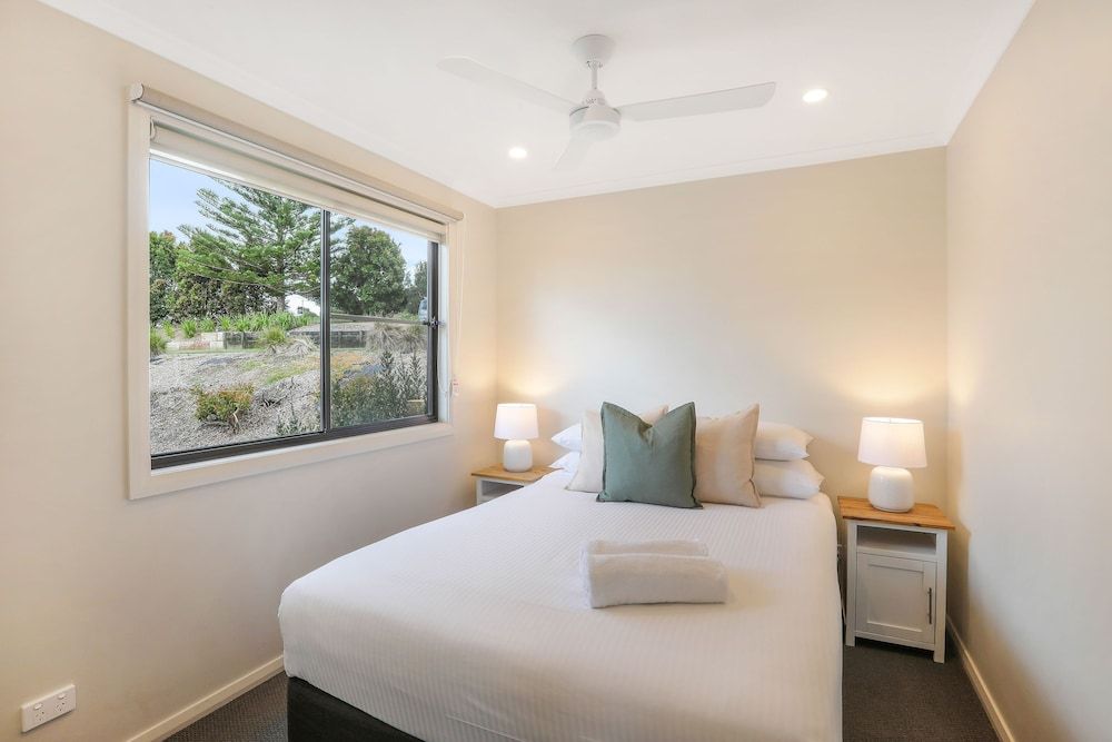 Reflections Forster Beach - Holiday Park Deluxe Cabin - Sleeps 5 2