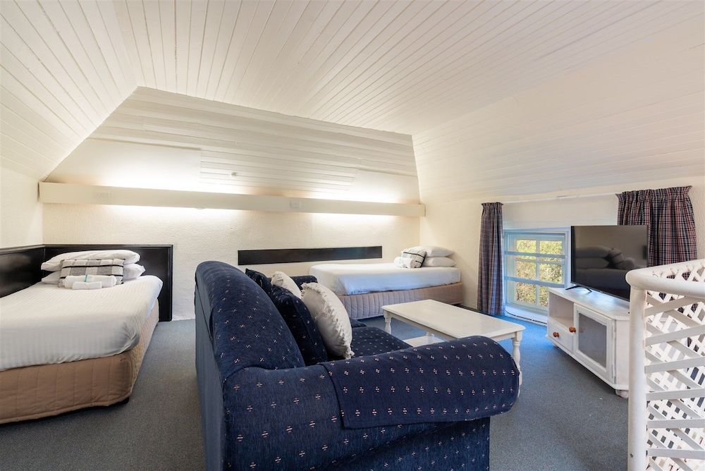 Coolangatta Estate Superior Room 9