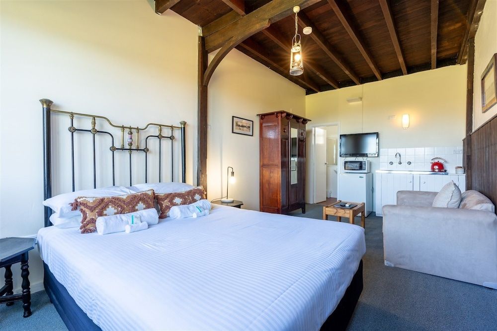 Coolangatta Estate Basic Room 4