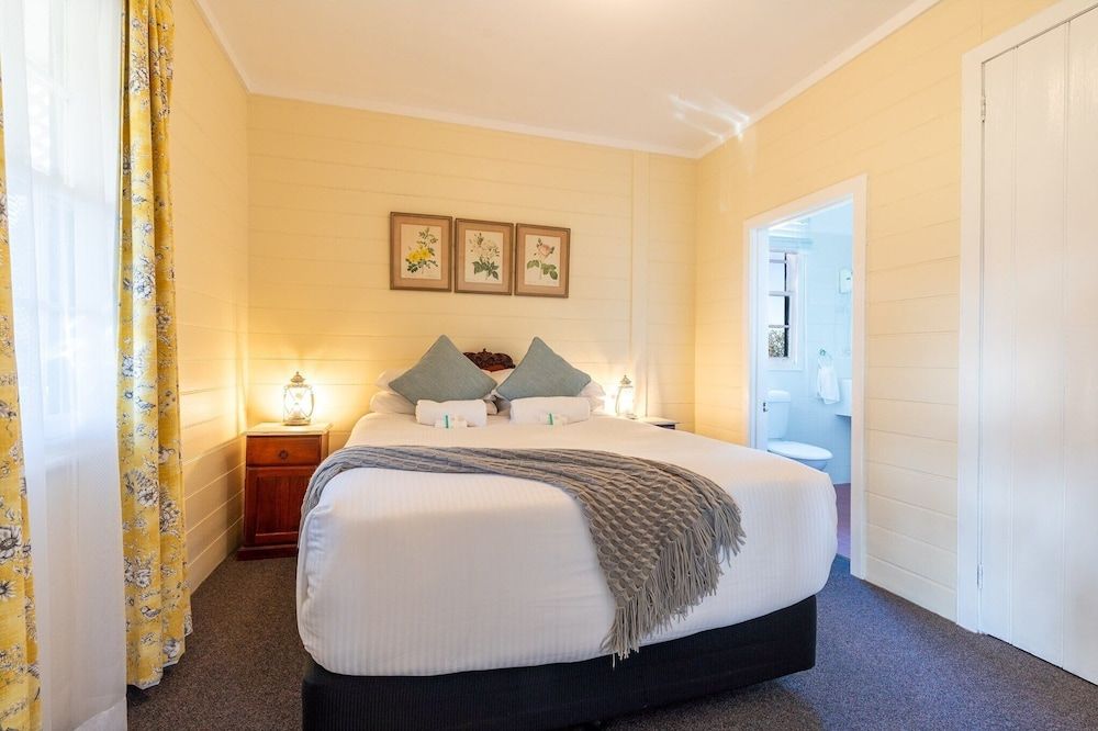 Coolangatta Estate Superior Room 6