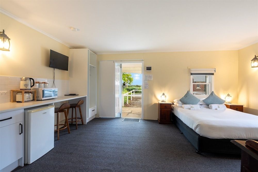 Coolangatta Estate Basic Room 6