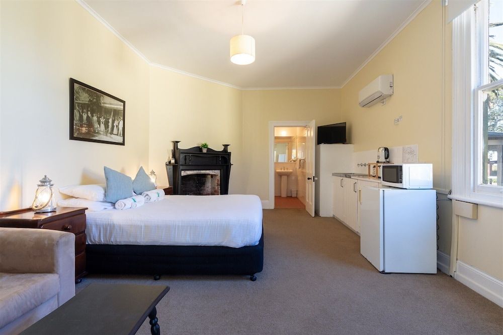 Coolangatta Estate Basic Room 8