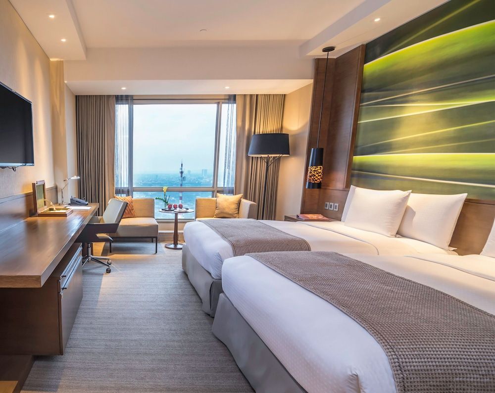 Marco Polo Ortigas Manila Deluxe Mountain View King Room 3