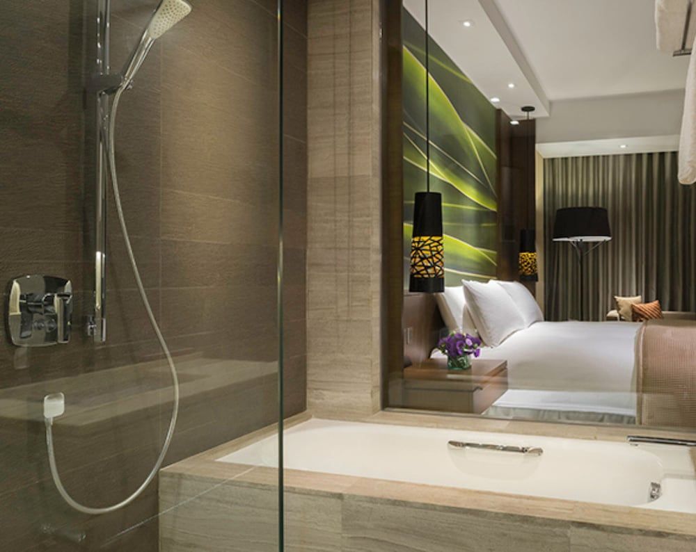 Marco Polo Ortigas Manila Deluxe Mountain View King Room 2