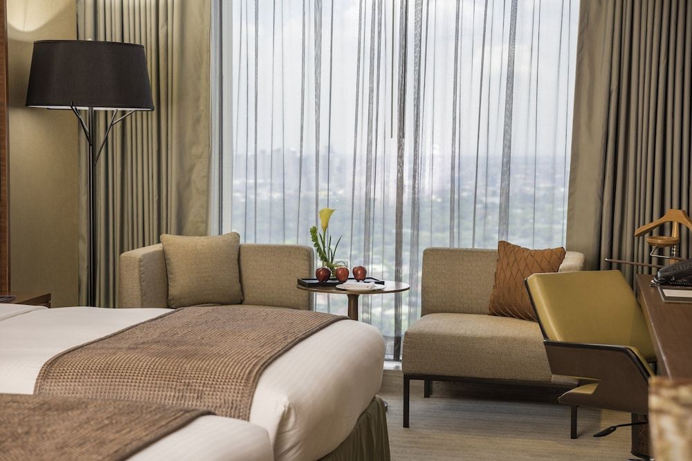 Marco Polo Ortigas Manila Club Room 4