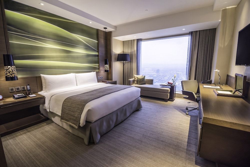 Marco Polo Ortigas Manila Deluxe Mountain View King Room 5