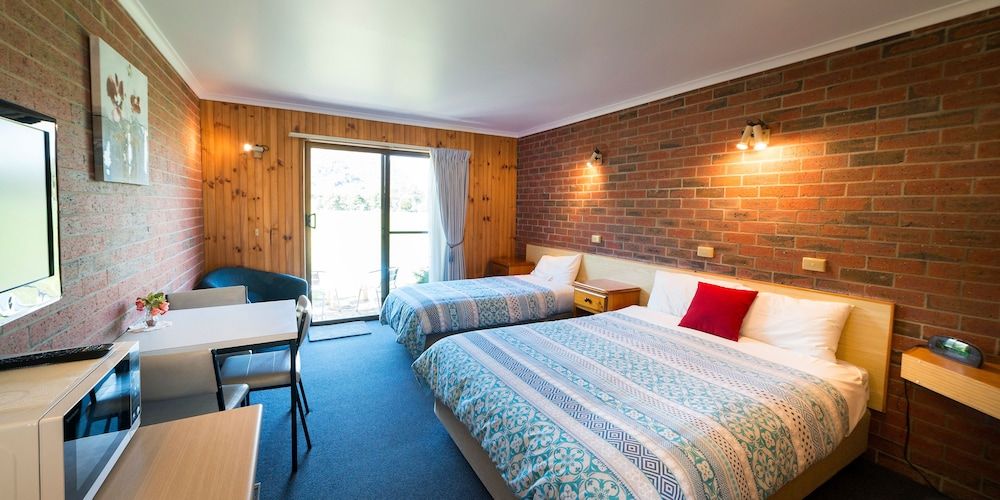 Kookaburra Motor Lodge Twin Room, Mountain View 4