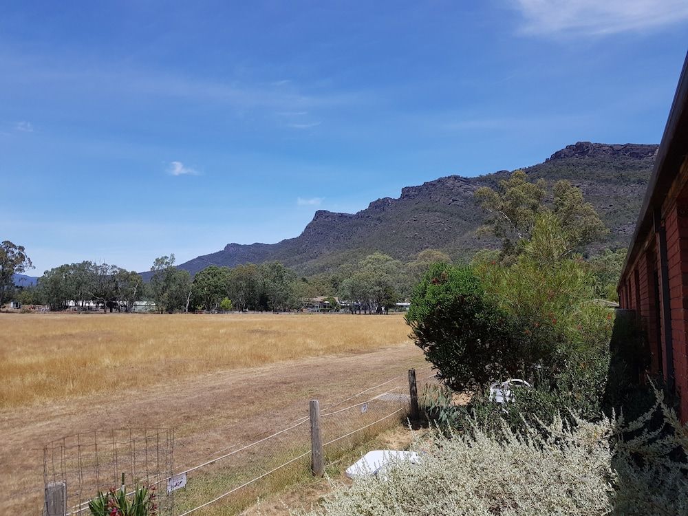 Kookaburra Motor Lodge Twin Room, Accessible, Mountain View 8