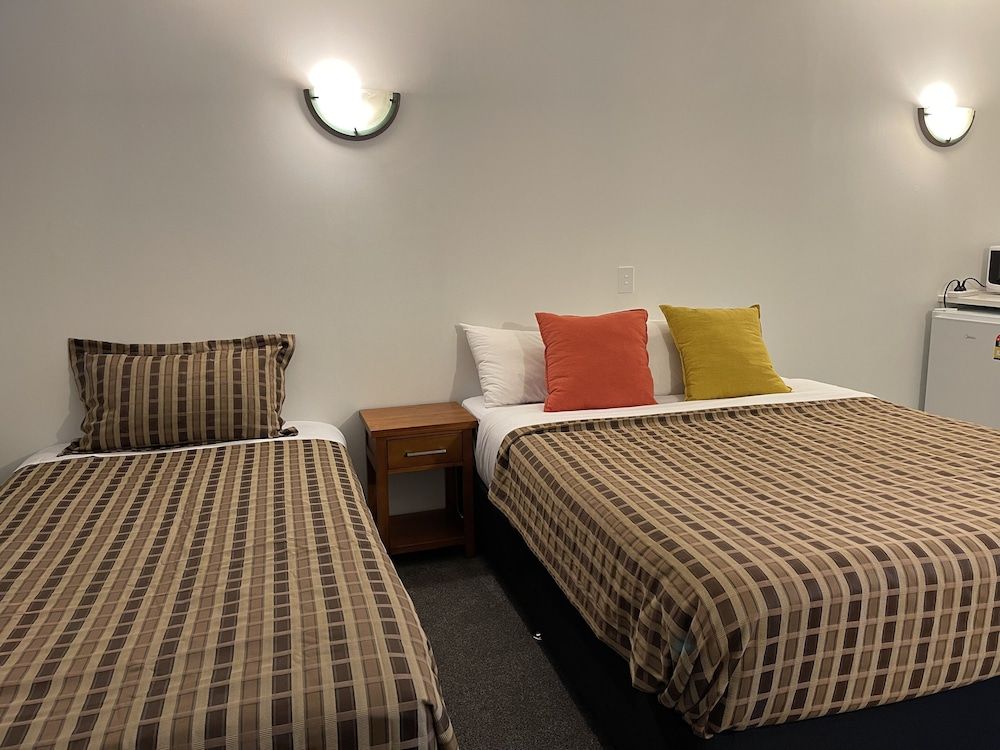 Garden Studio Room (Queen Bed)