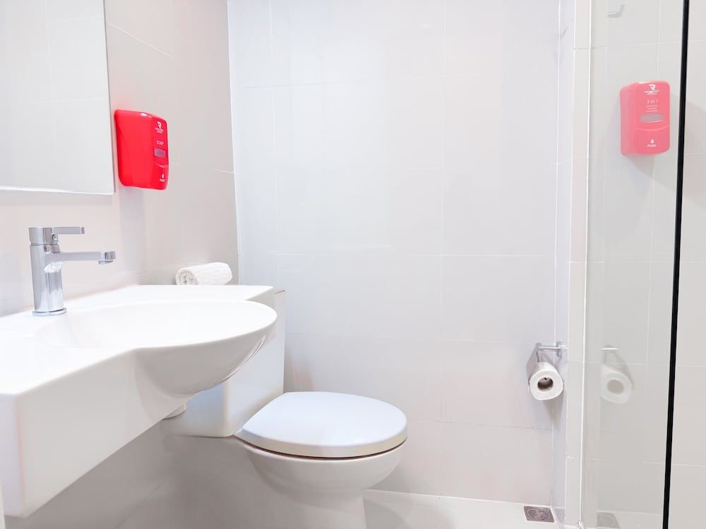 Red Planet Ortigas Double Room 8