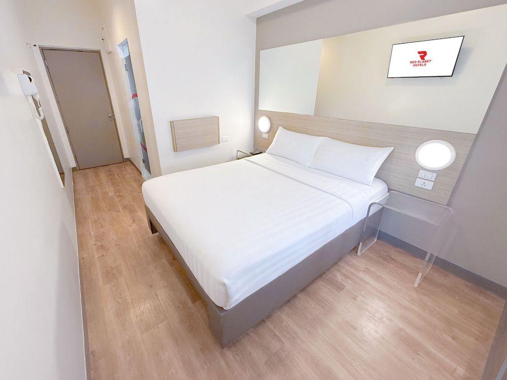 Red Planet Ortigas Double Room 4