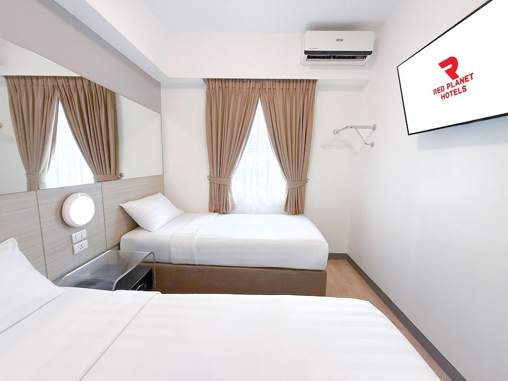 Red Planet Ortigas Twin Room 3