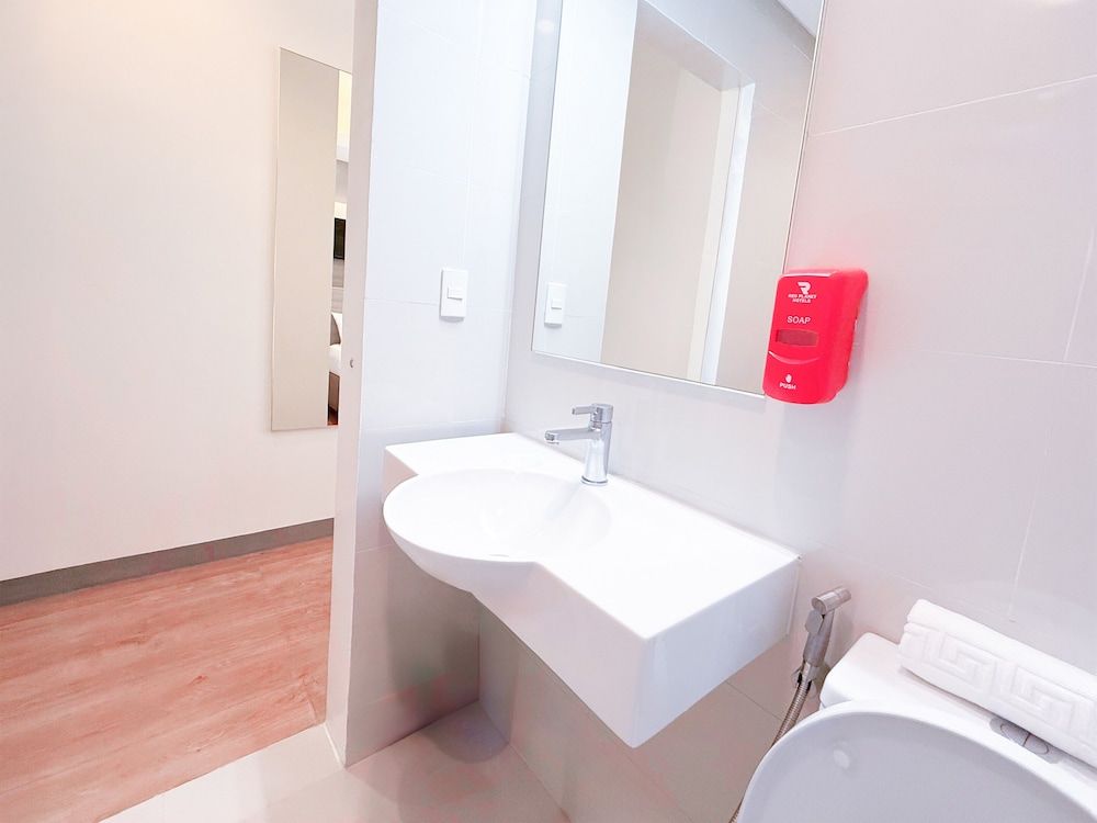 Red Planet Ortigas Double Room 6