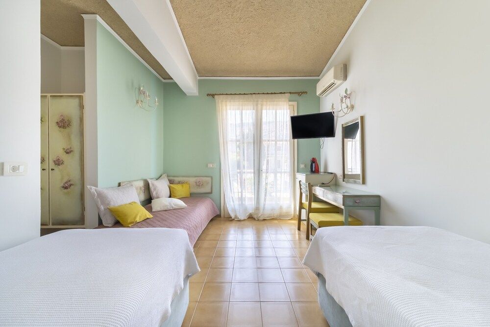 Hotel Agia Markella Classic Triple Room, Mountain View 3