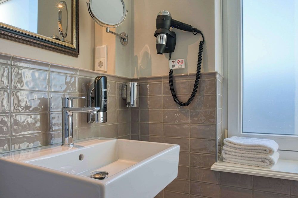 Boutique 53 & 56 Hamburg, Trademark Collection by Wyndham Standard Room, 1 Double Bed 7