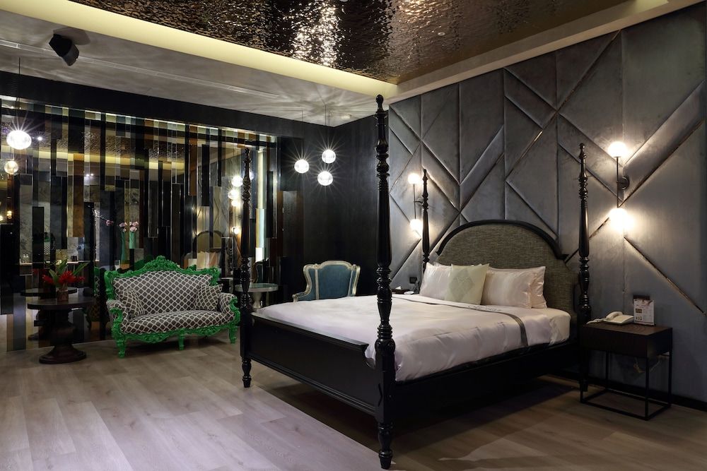 undefined Mulan Motel 9