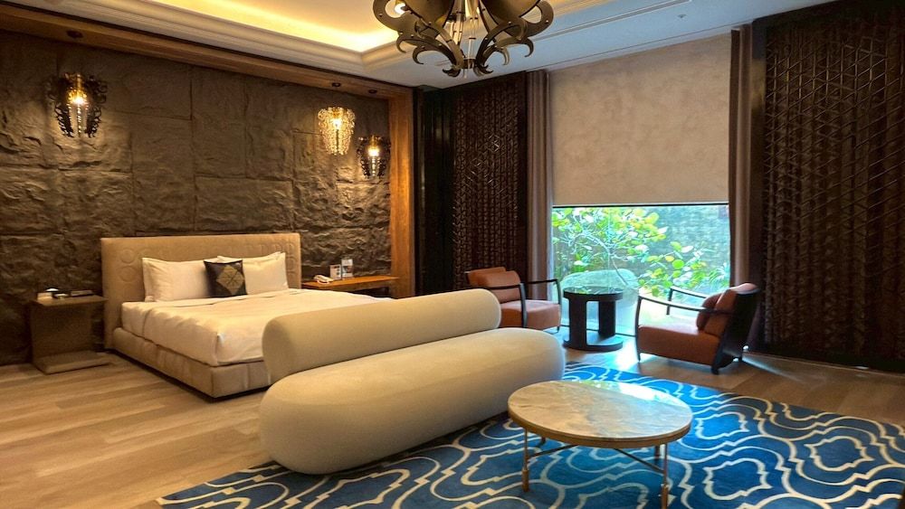 undefined Mulan Motel 5