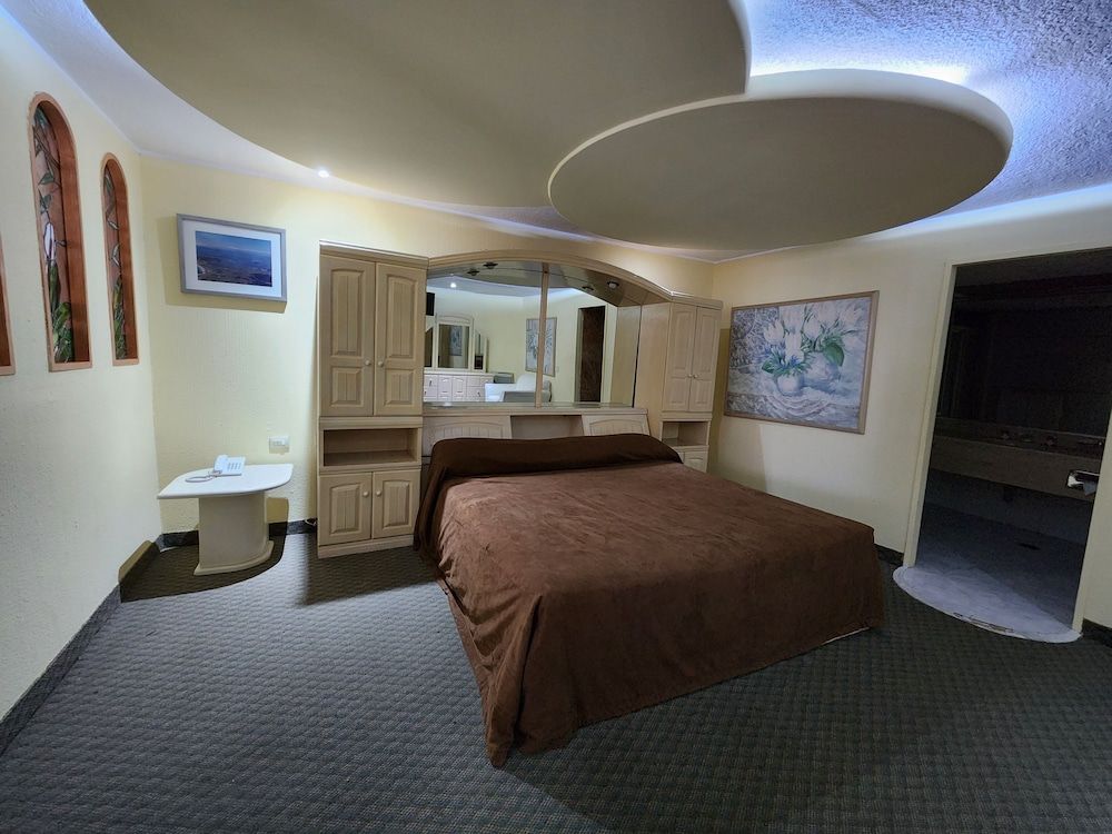 Presidential Suite, Hot Tub