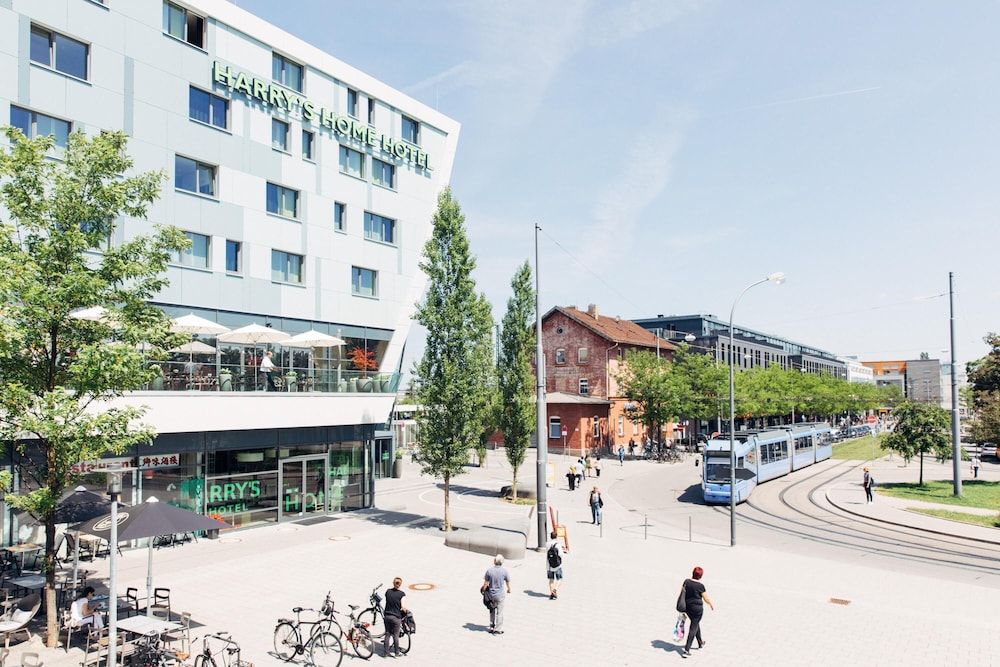 undefined harry’s home München Moosach hotel & apartments 4