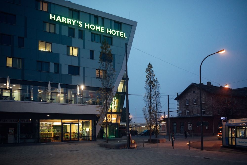undefined harry’s home München Moosach hotel & apartments 5
