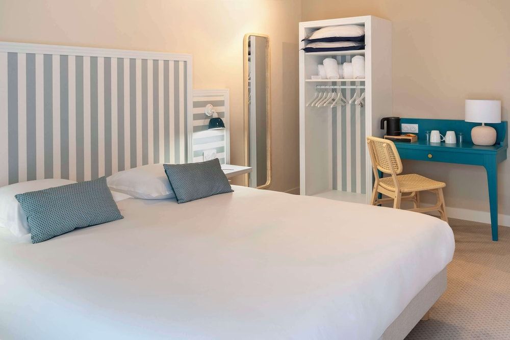 Best Western Flers Centre Gare Standard Room, 1 King Bed, Non Smoking 3